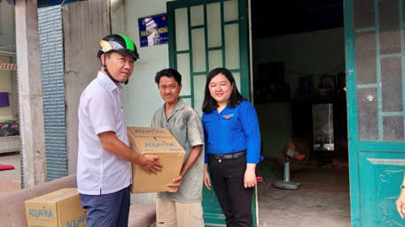 SUNTORY PEPSICO VIỆT NAM TRAO TẶNG 40,000 LÍT NƯỚC AQUAFINA, “CỨU MẶN NHƯ CỨU HỎA” CHO NGƯỜI DÂN TỈNH BẾN TRE